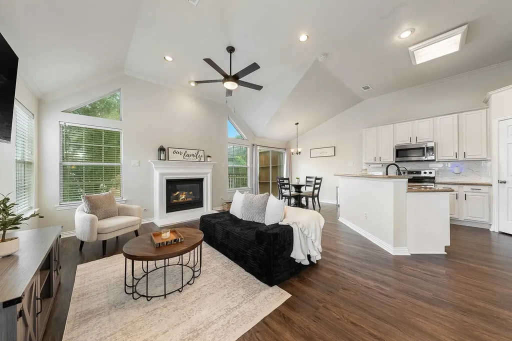 18240 Midway Road Dallas TX 75287