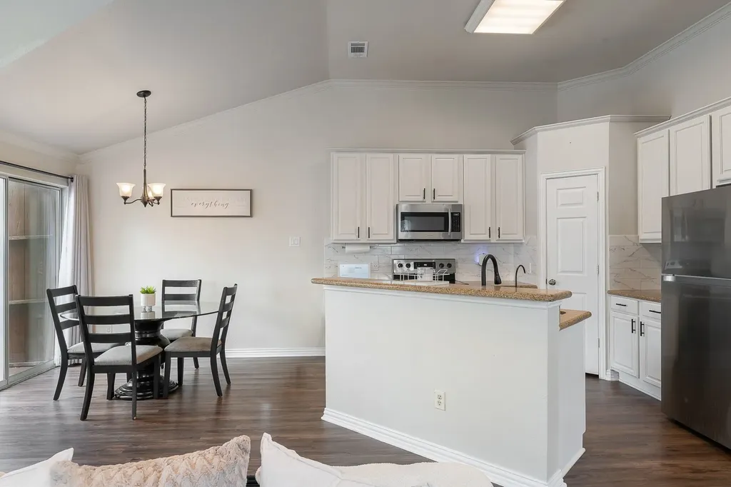 18240 Midway Road Dallas TX 75287