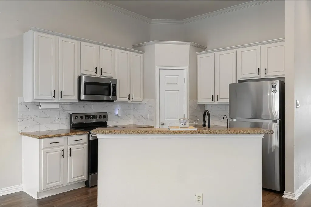 18240 Midway Road Dallas TX 75287