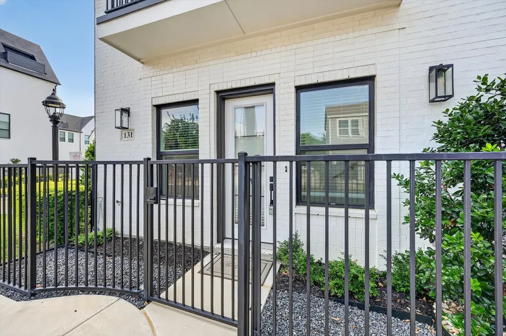 131 Thornton Street Arlington TX 76013
