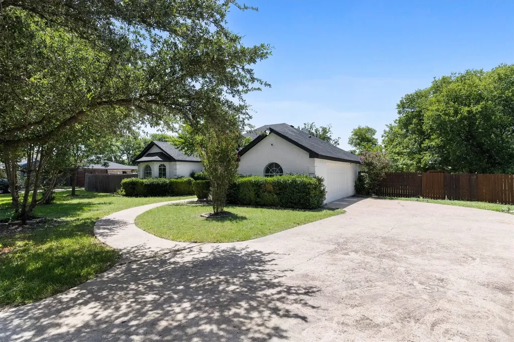 214 Pearly Top Drive Glenn Heights TX 75154