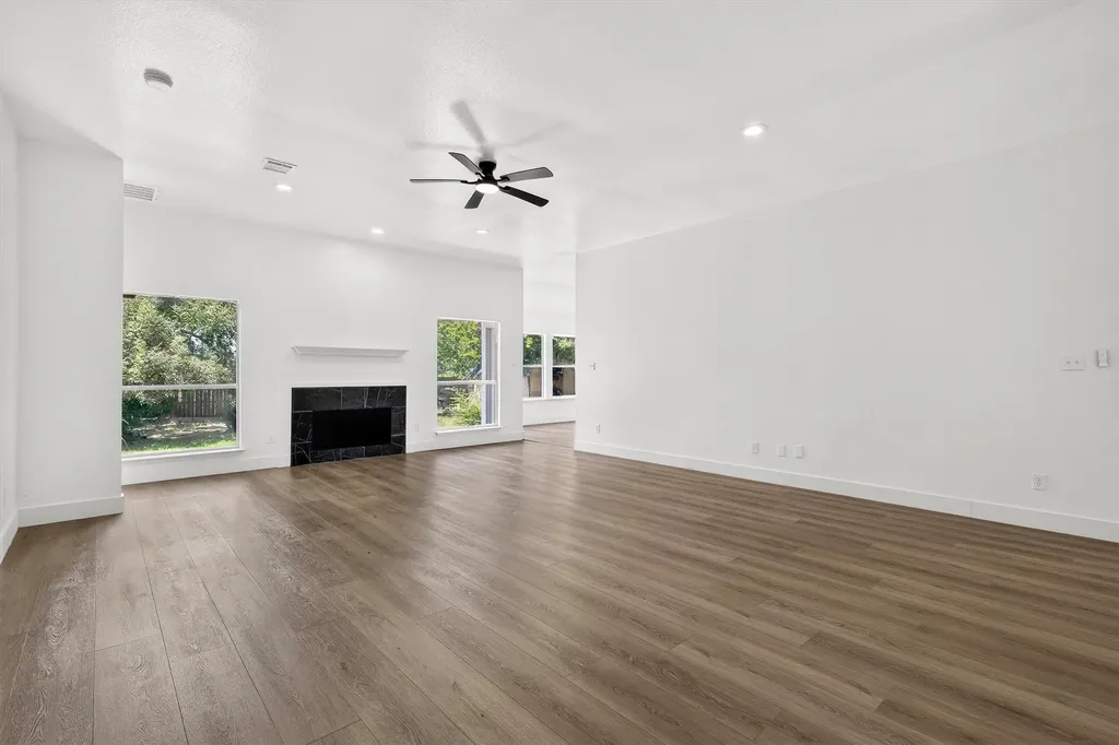 214 Pearly Top Drive Glenn Heights TX 75154