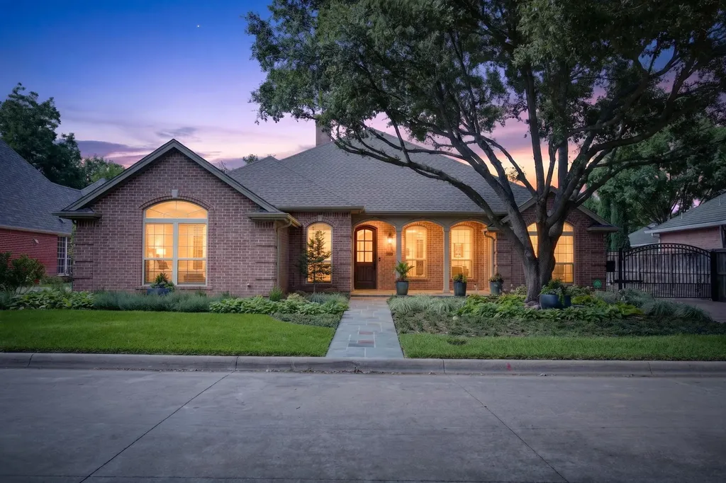 2832 Manorwood Fort Worth TX 76109