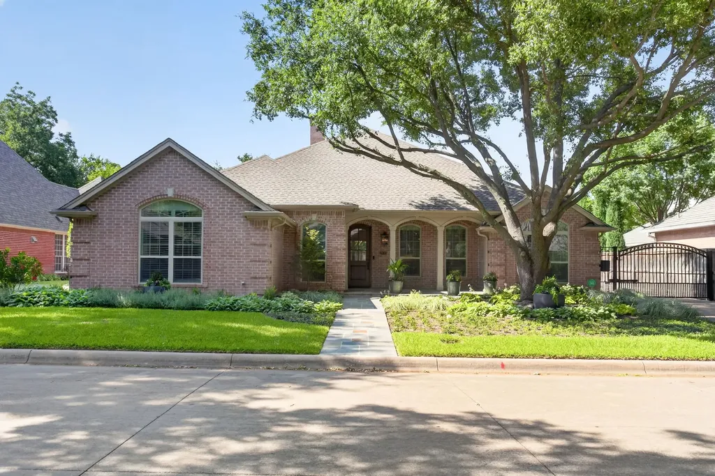 2832 Manorwood Fort Worth TX 76109