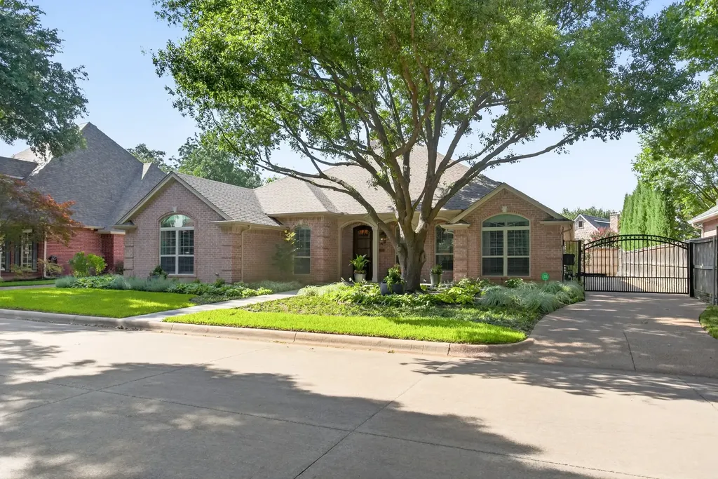 2832 Manorwood Fort Worth TX 76109