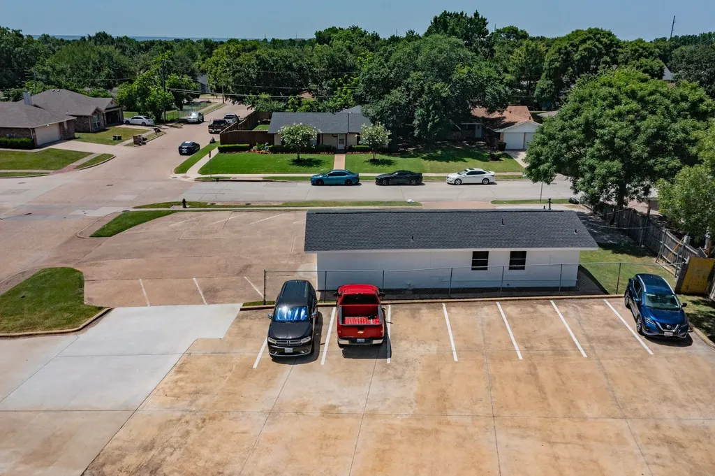 2526 Hillcrest Lane Grand Prairie TX 75052