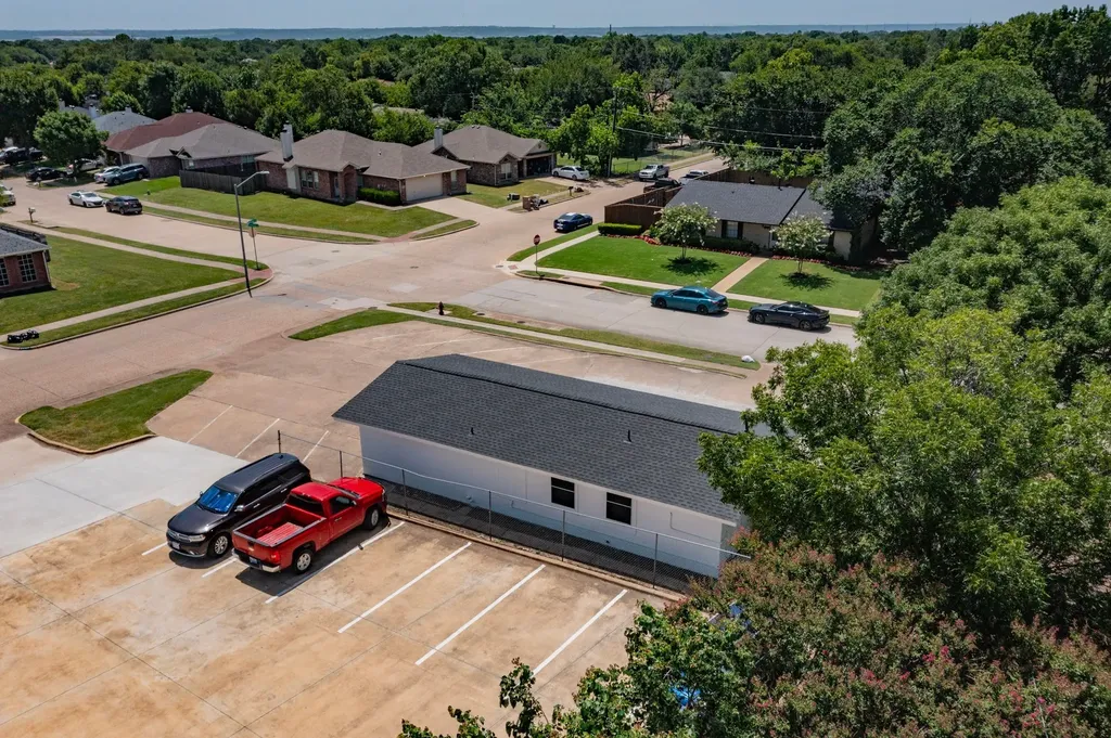 2526 Hillcrest Lane Grand Prairie TX 75052