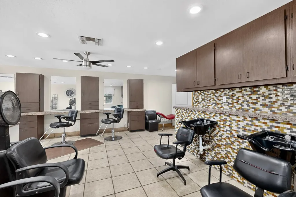 2526 Hillcrest Lane Grand Prairie TX 75052