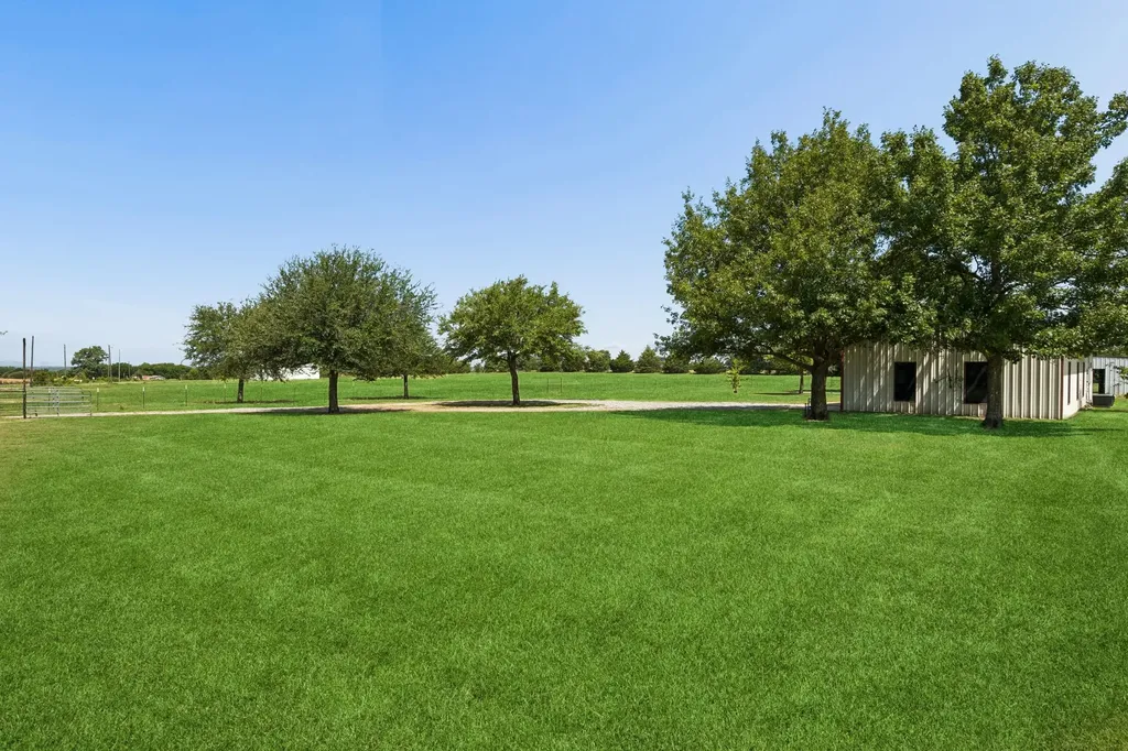14221 County Road 545 Nevada TX 75173
