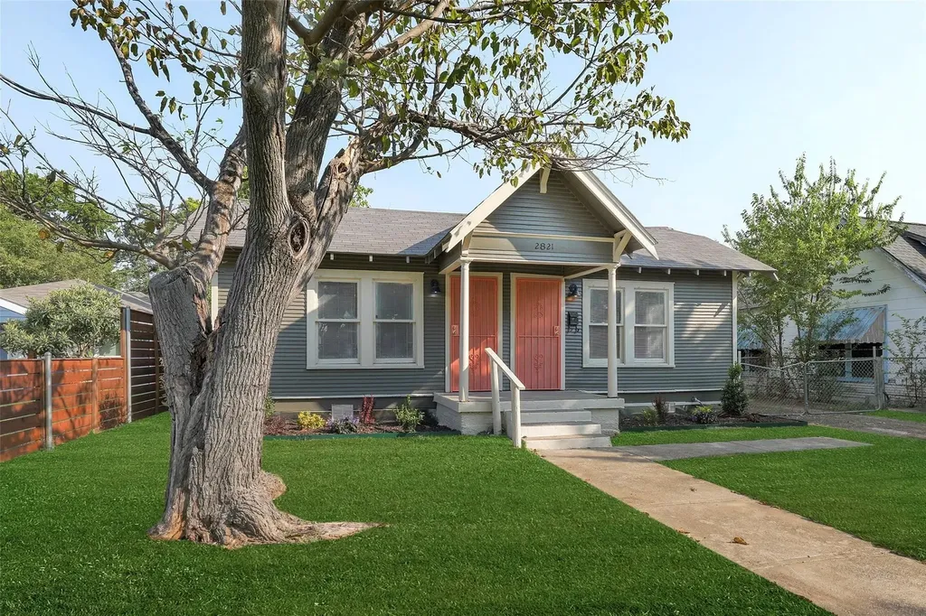 2821 Gladstone Drive Dallas TX 75211