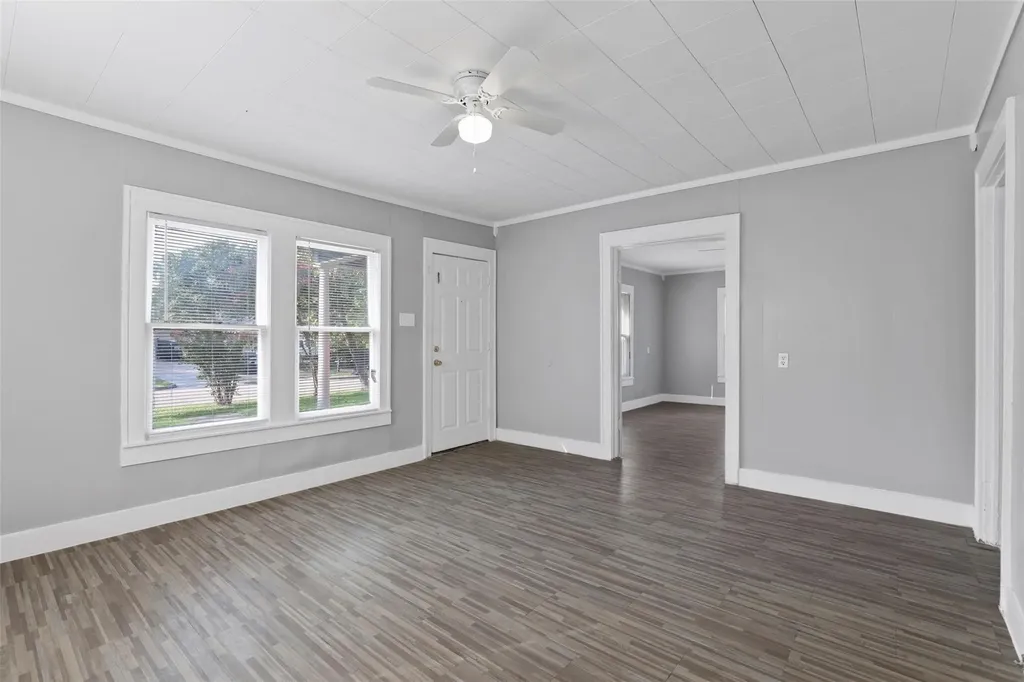 2821 Gladstone Drive Dallas TX 75211