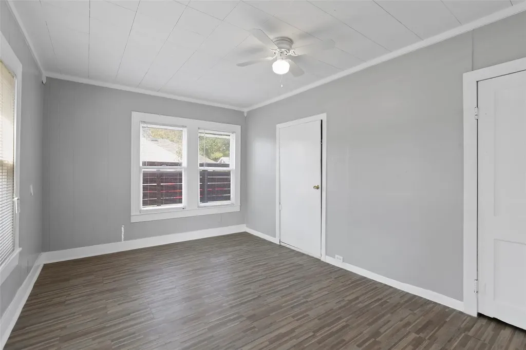 2821 Gladstone Drive Dallas TX 75211
