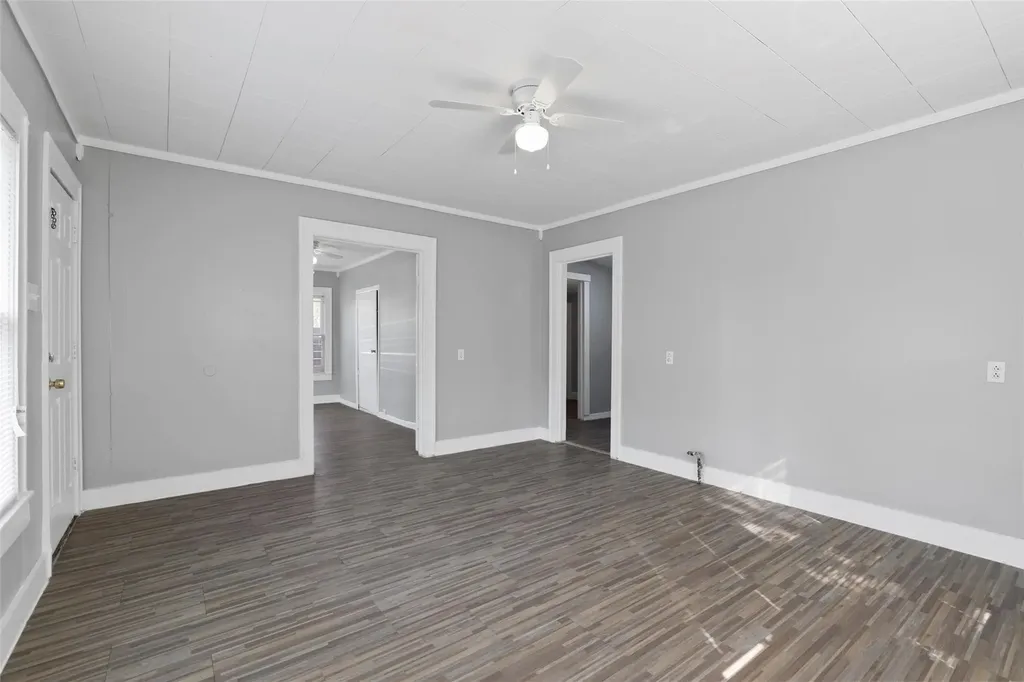 2821 Gladstone Drive Dallas TX 75211