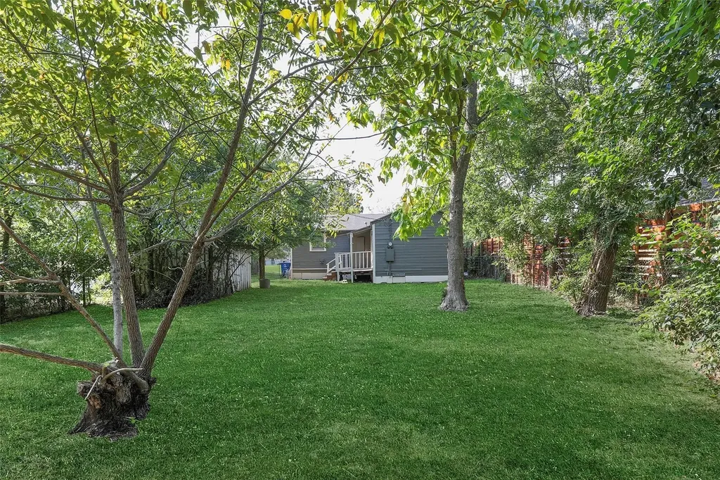 2821 Gladstone Drive Dallas TX 75211
