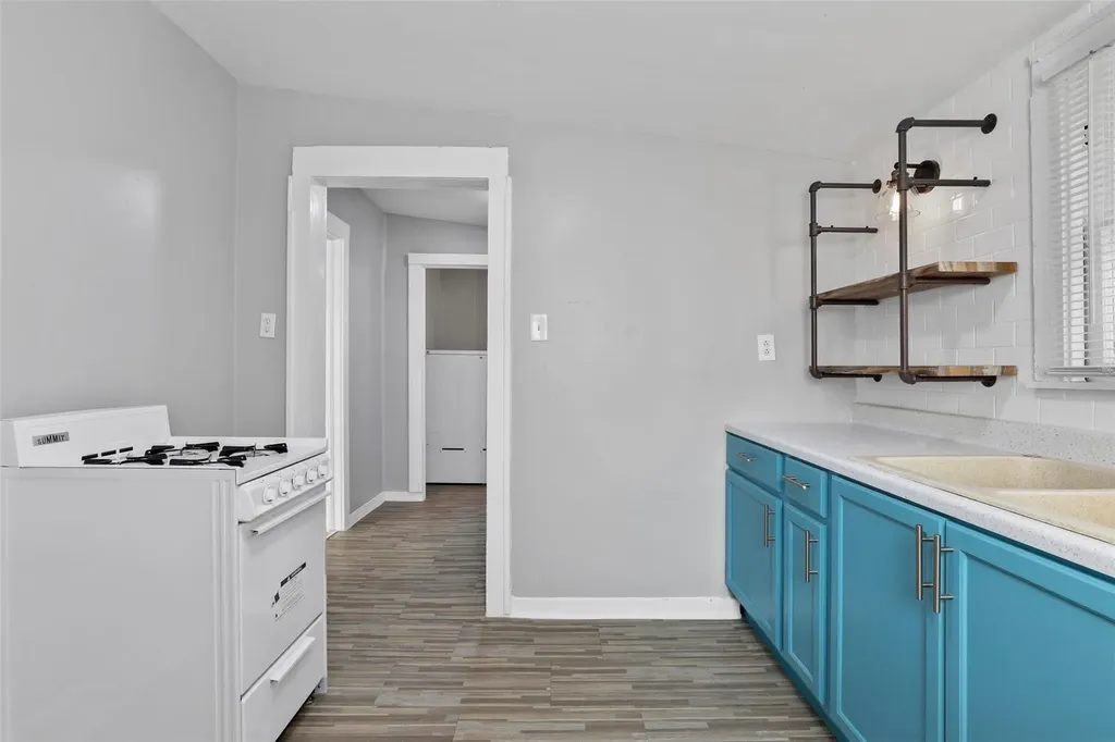 2821 Gladstone Drive Dallas TX 75211
