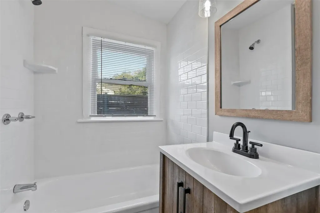2821 Gladstone Drive Dallas TX 75211