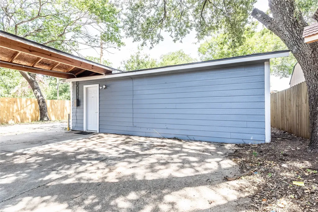 607 Brooks Avenue Dallas TX 75208