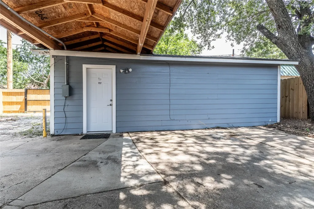 607 Brooks Avenue Dallas TX 75208