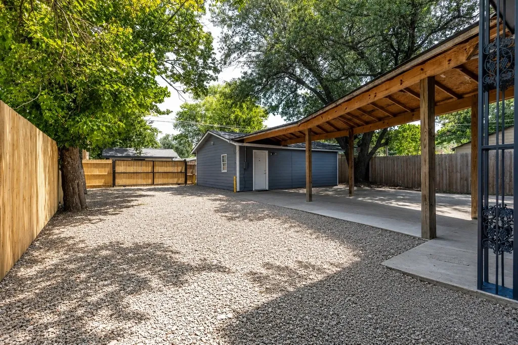 607 Brooks Avenue Dallas TX 75208