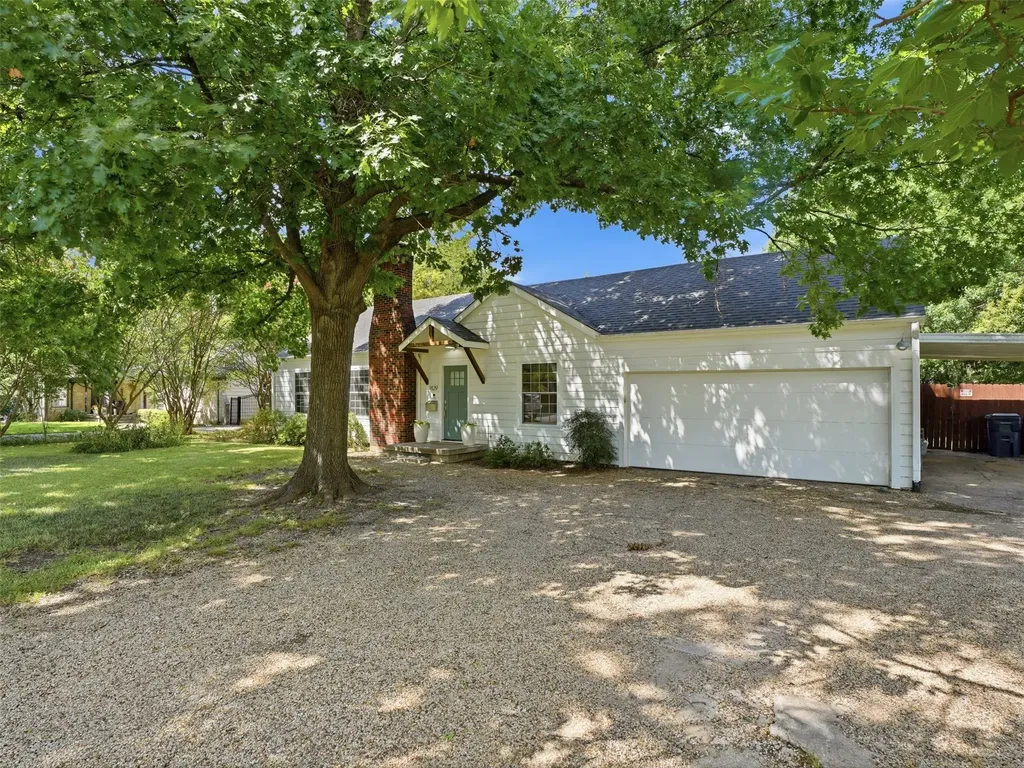 1429 El Campo Drive Dallas TX 75218