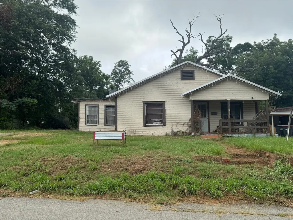 1523 Neathery Street Paris TX 75460