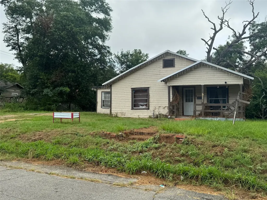 1523 Neathery Street Paris TX 75460