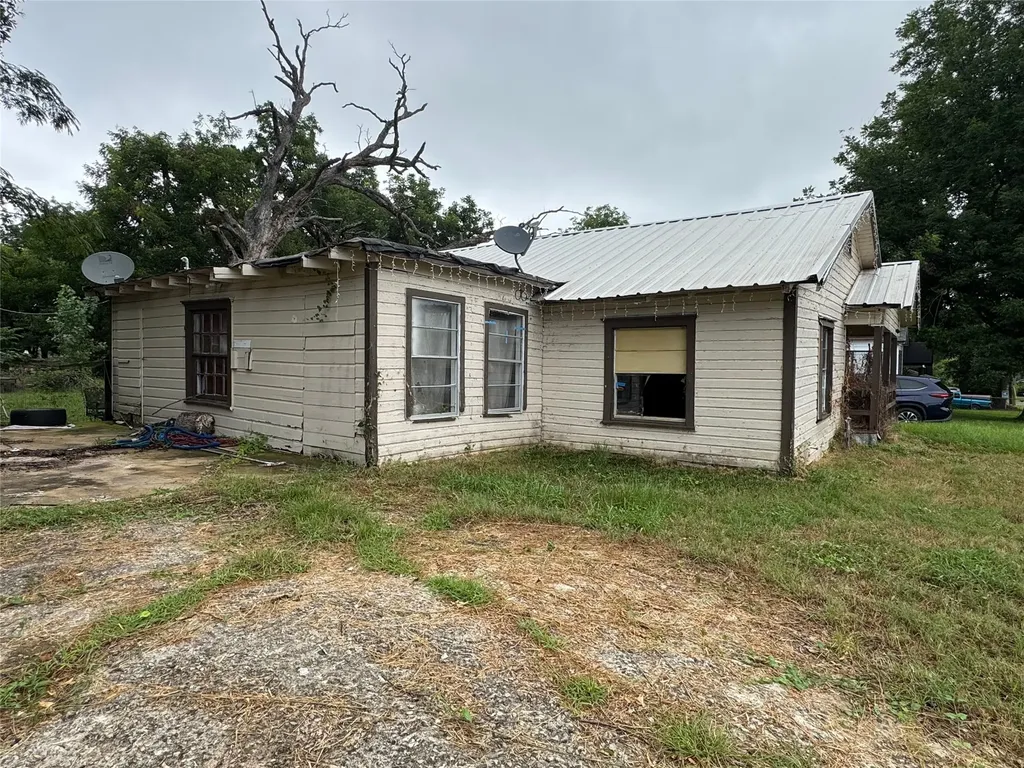 1523 Neathery Street Paris TX 75460