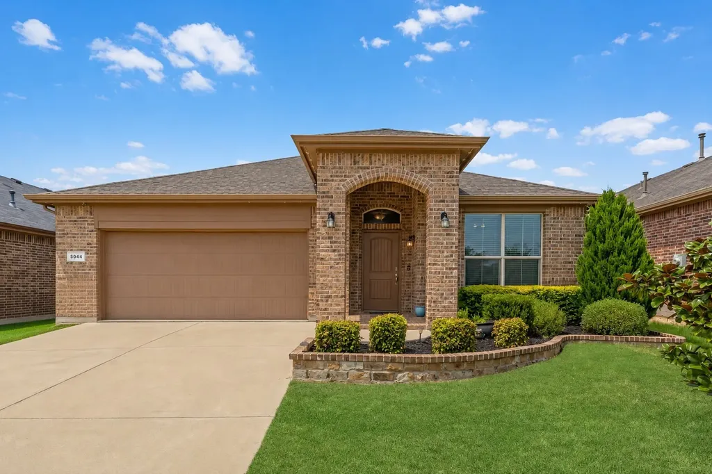 5044 Sugarcane Lane Fort Worth TX 76179
