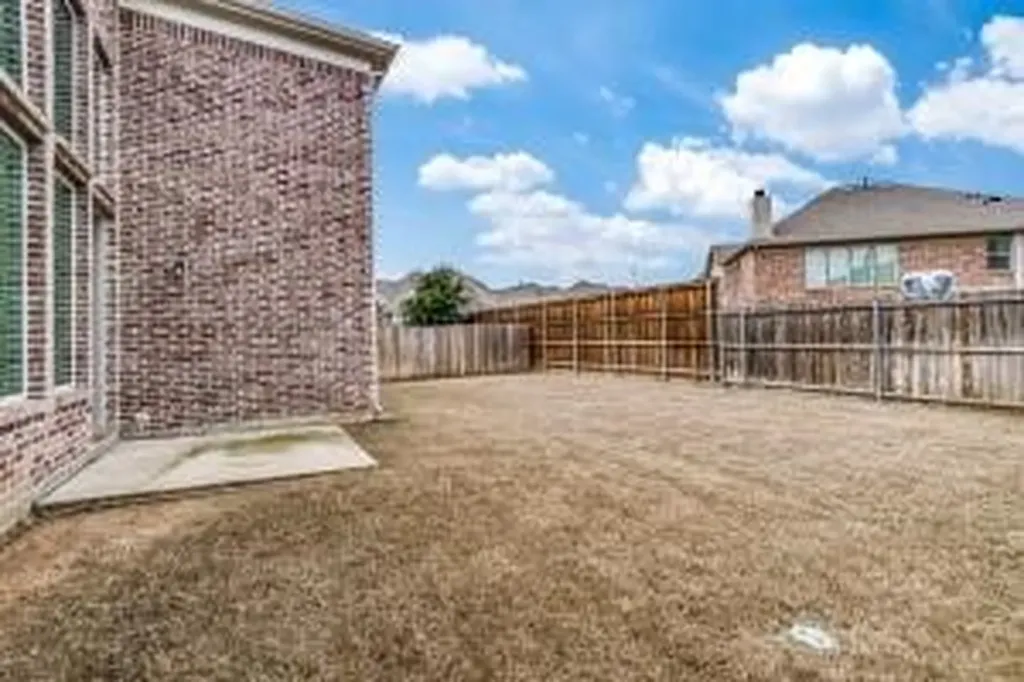 4037 Knighterrant Fort Worth TX 76262