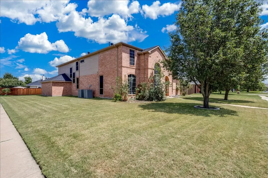 1102 Waterside Court Mesquite TX 75181