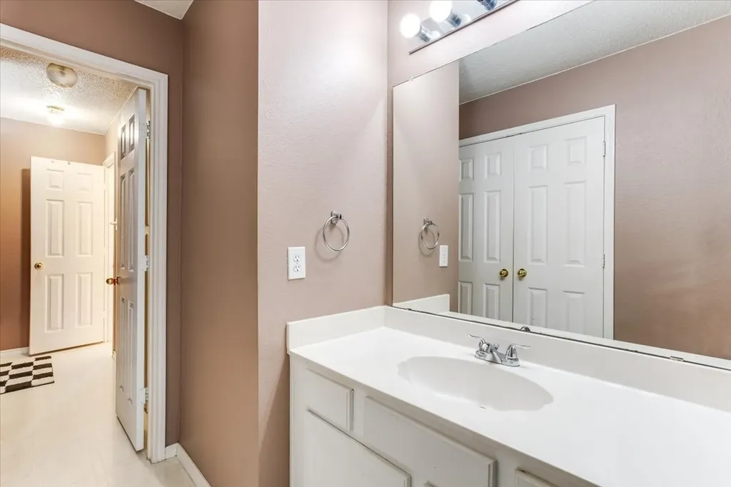 1102 Waterside Court Mesquite TX 75181