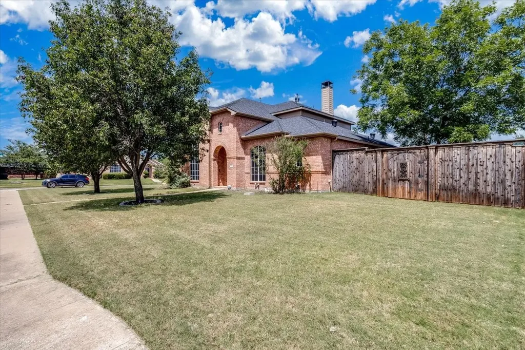 1102 Waterside Court Mesquite TX 75181