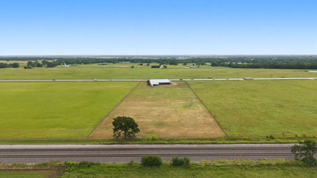 8667 Us-377 Collinsville TX 76233
