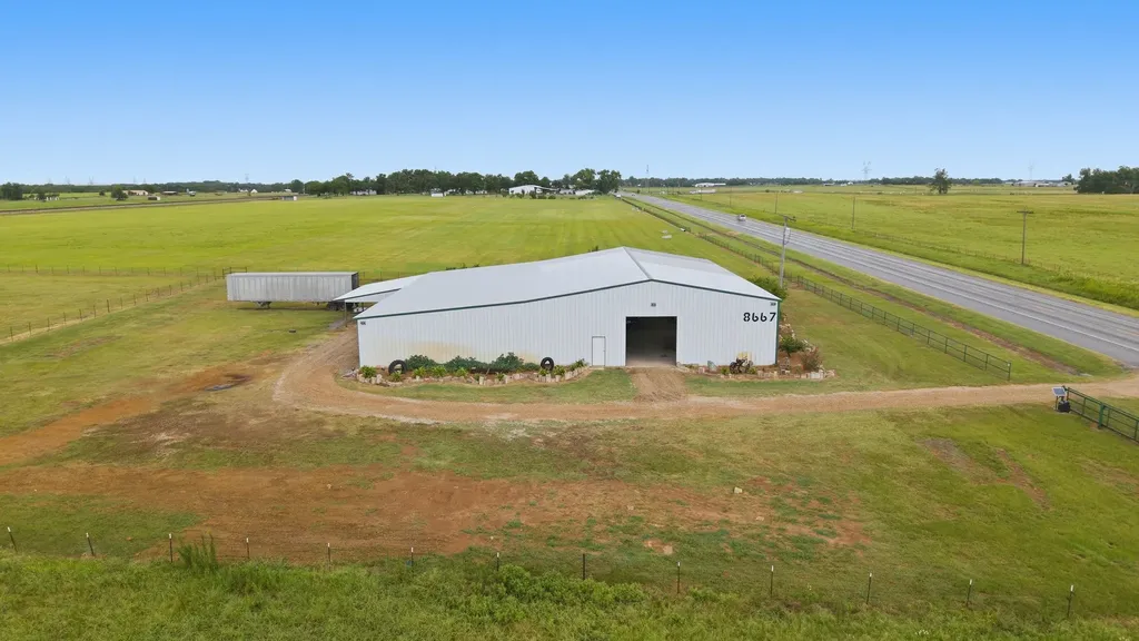 8667 Us-377 Collinsville TX 76233