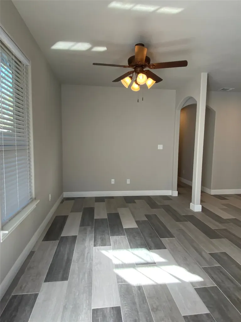 729 E Brown Street Cleburne TX 76031