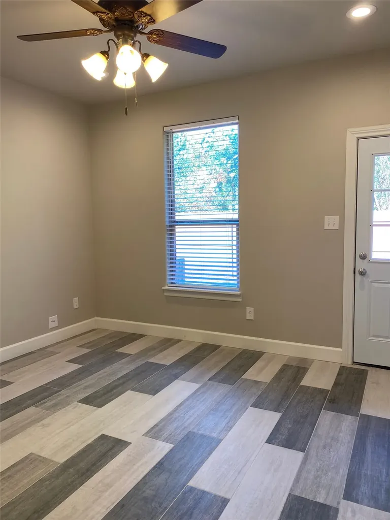 729 E Brown Street Cleburne TX 76031
