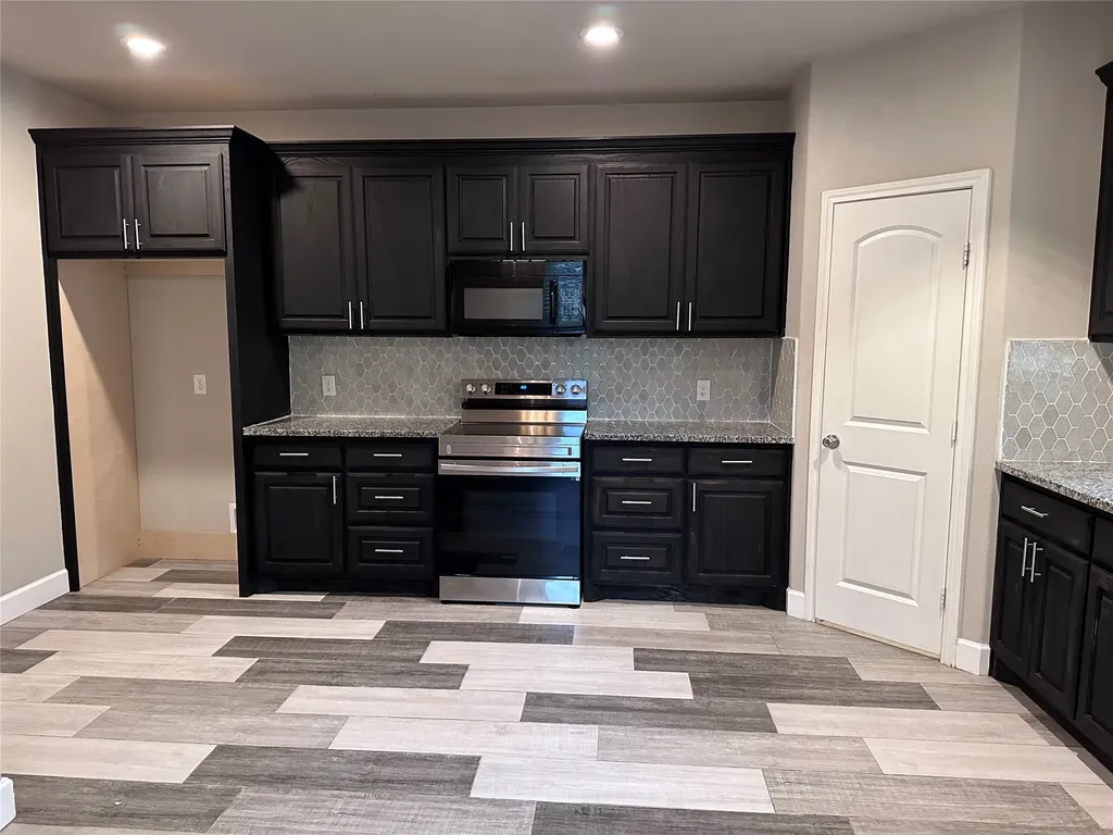 729 E Brown Street Cleburne TX 76031