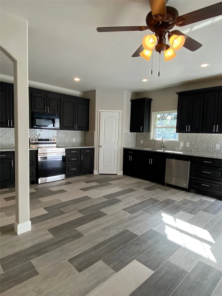 729 E Brown Street Cleburne TX 76031