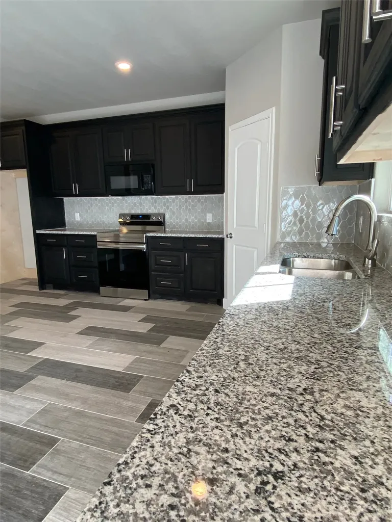 729 E Brown Street Cleburne TX 76031