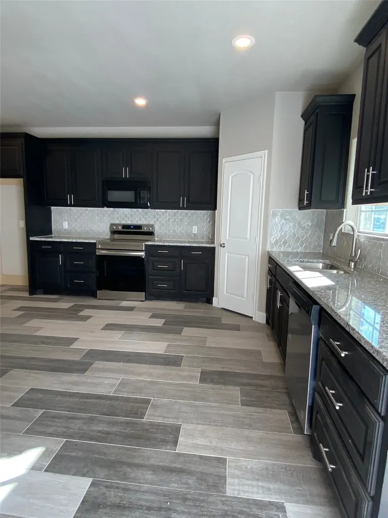 729 E Brown Street Cleburne TX 76031