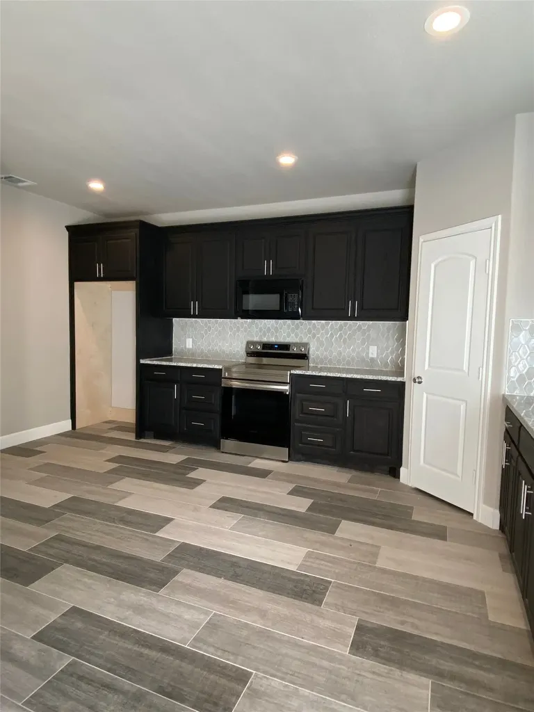 729 E Brown Street Cleburne TX 76031
