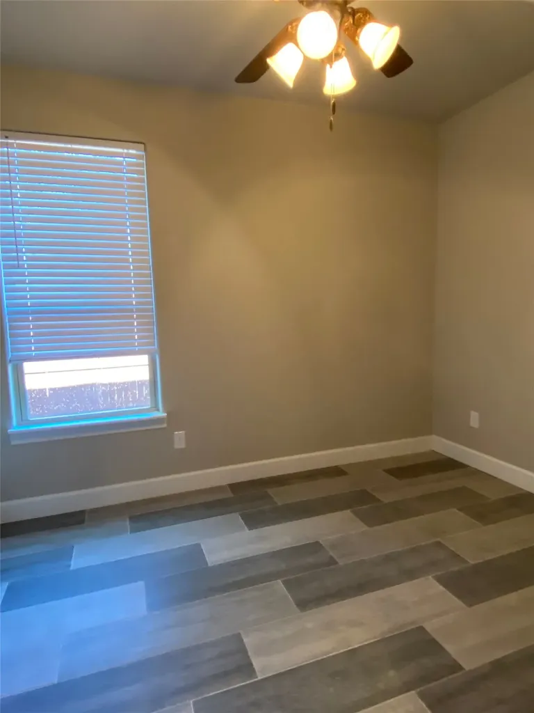 729 E Brown Street Cleburne TX 76031