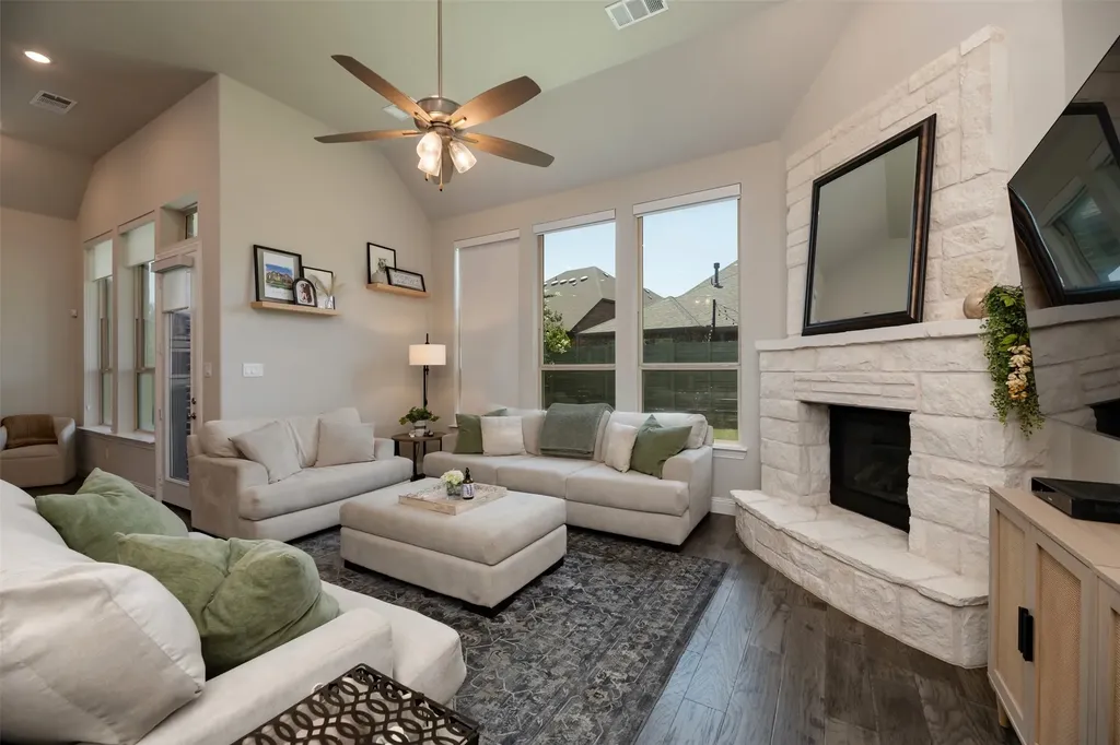 1109 10th Street Argyle TX 76226