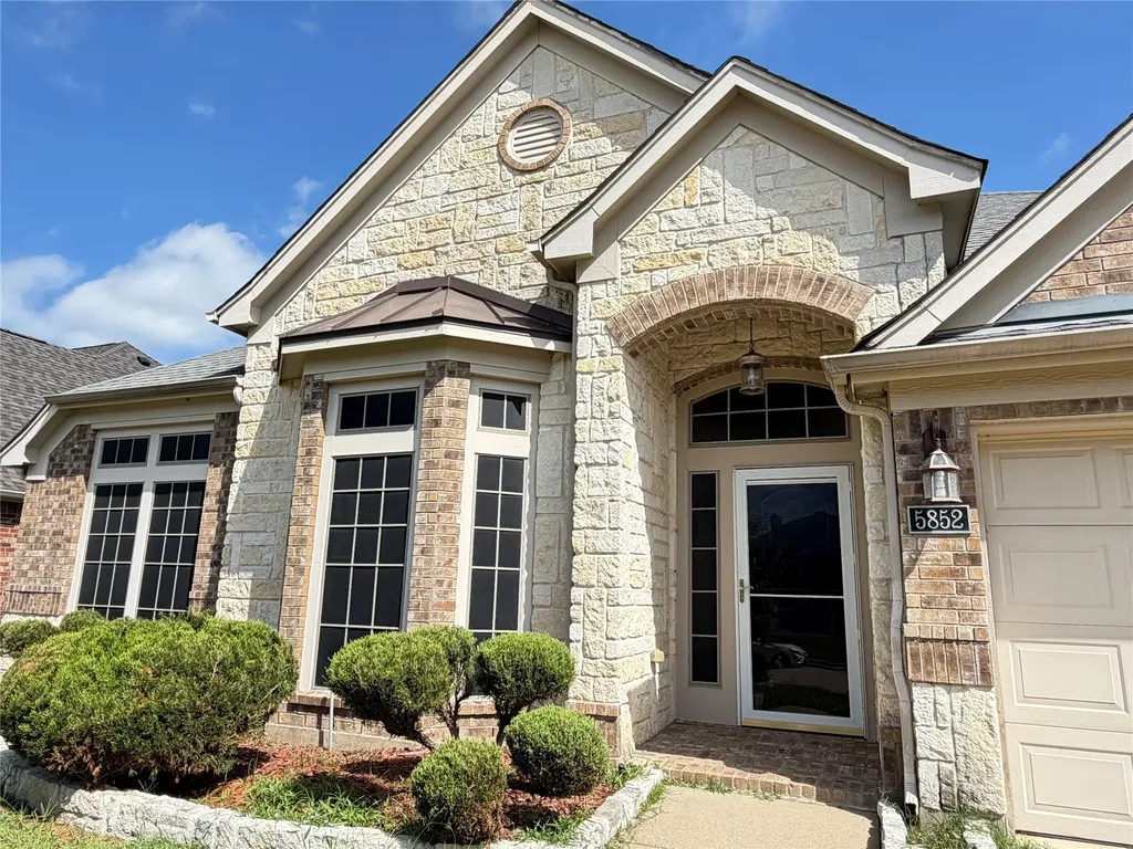 5852 Windy Meadow Lane Grand Prairie TX 75052