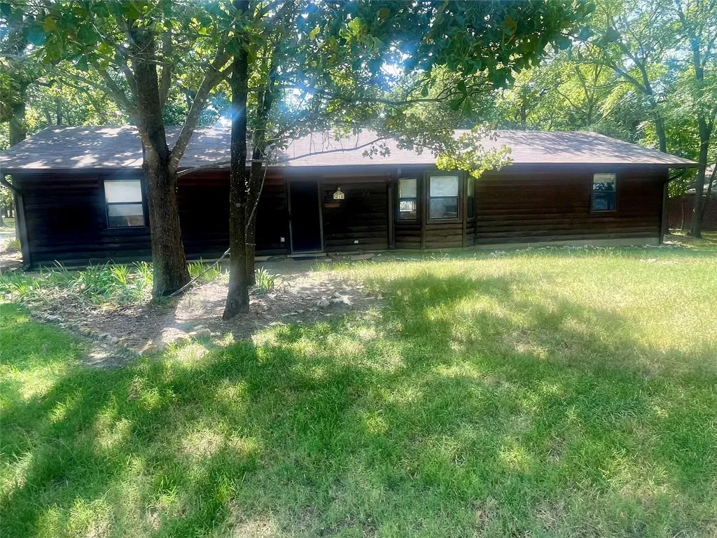 213 County Road 1997 Yantis TX 75497