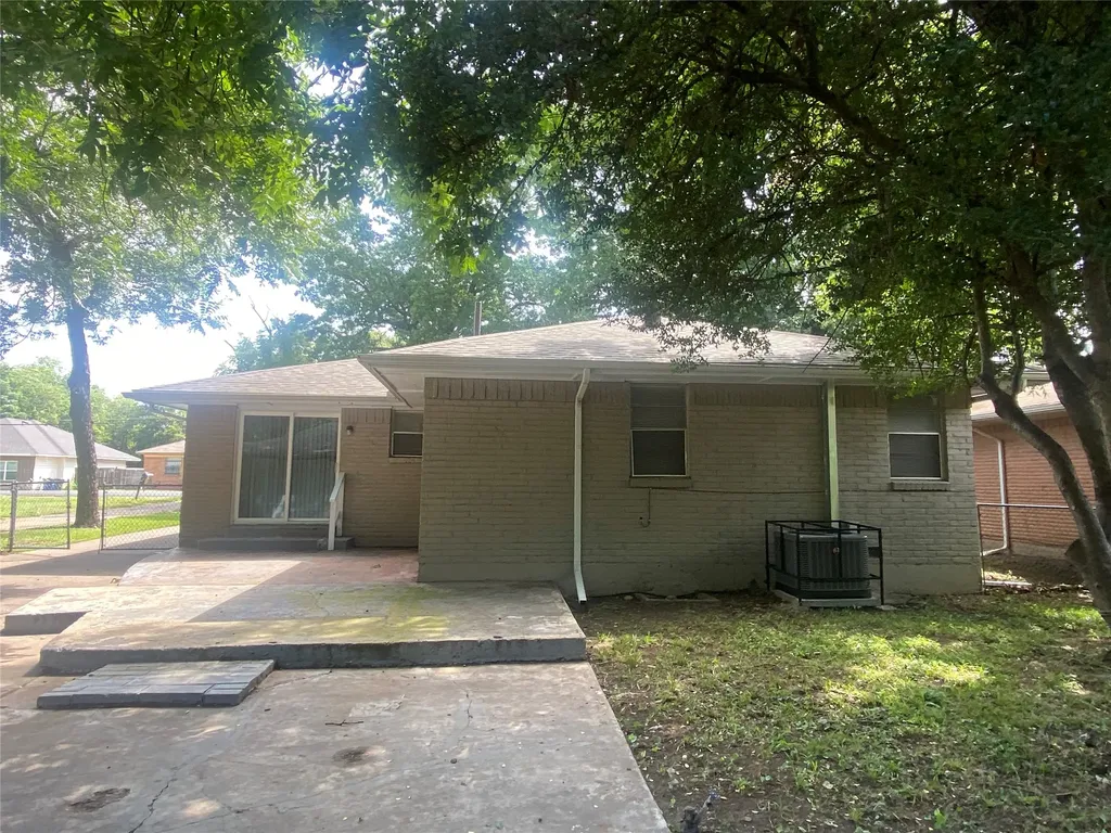 4321 Kolloch Drive Dallas TX 75216