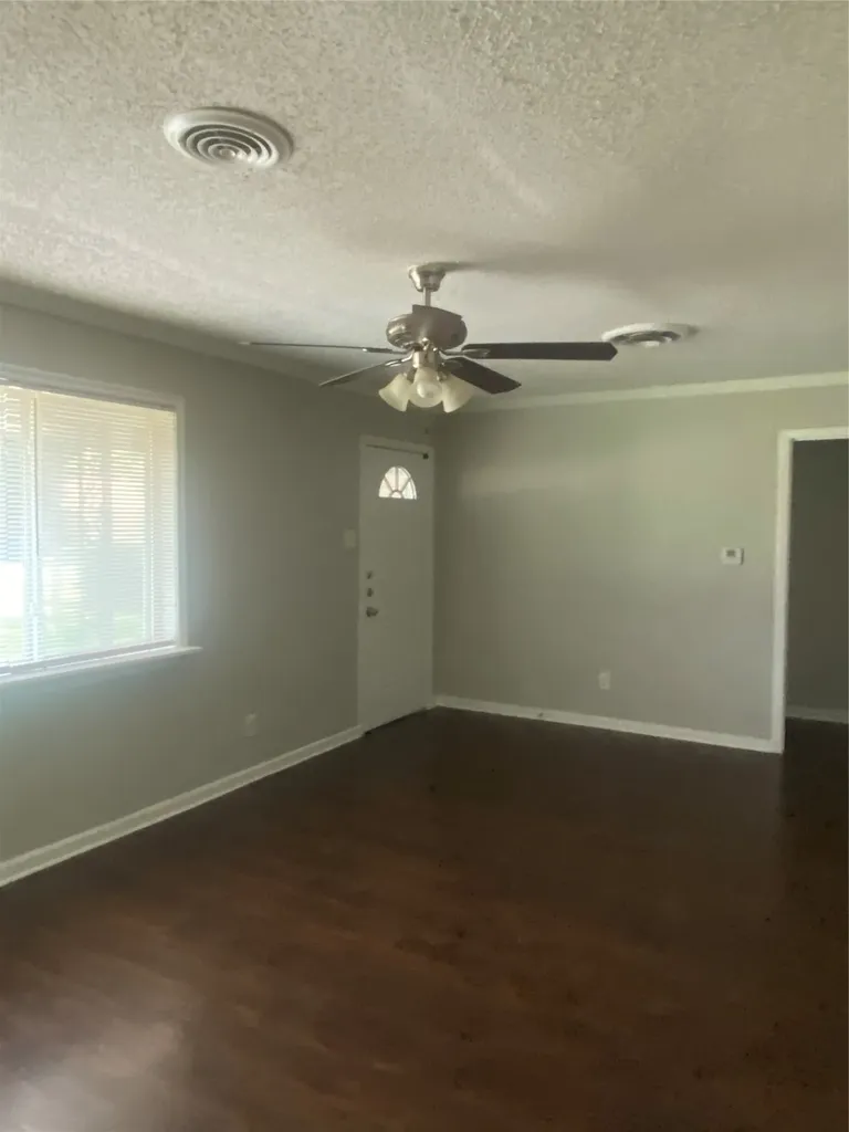 4321 Kolloch Drive Dallas TX 75216