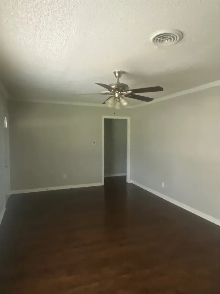 4321 Kolloch Drive Dallas TX 75216