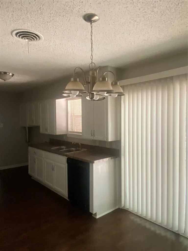 4321 Kolloch Drive Dallas TX 75216