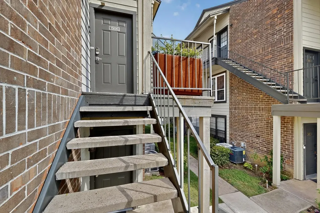 5981 Arapaho Road Dallas TX 75248